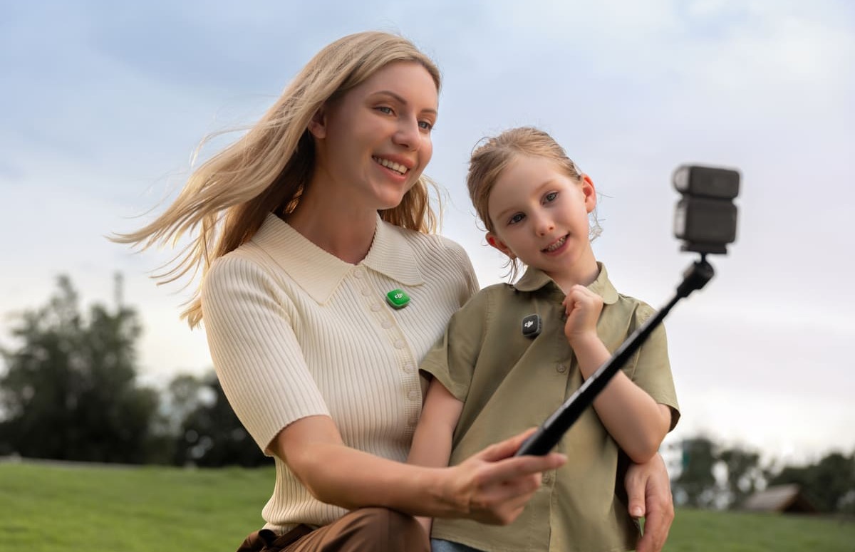 DJI Mic Mini 2 podczas nagrywania głosu w różnych warunkach