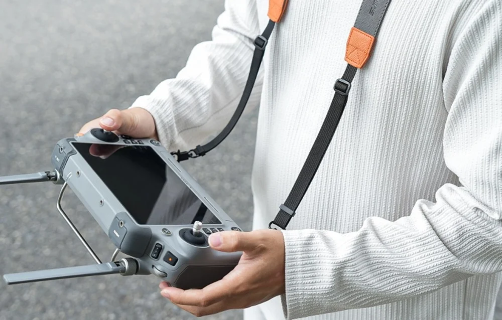 Regulacja i ergonomia paska SUNNYLIFE do kontrolerów DJI