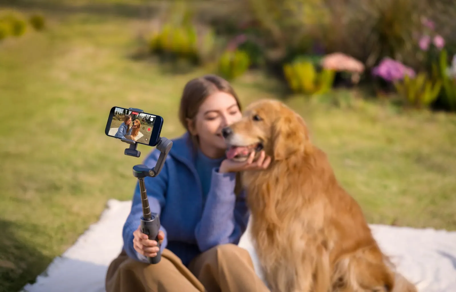 DJI Osmo Mobile 8P z wbudowanym wysięgnikiem i statywem do nagrywania z różnych perspektyw
