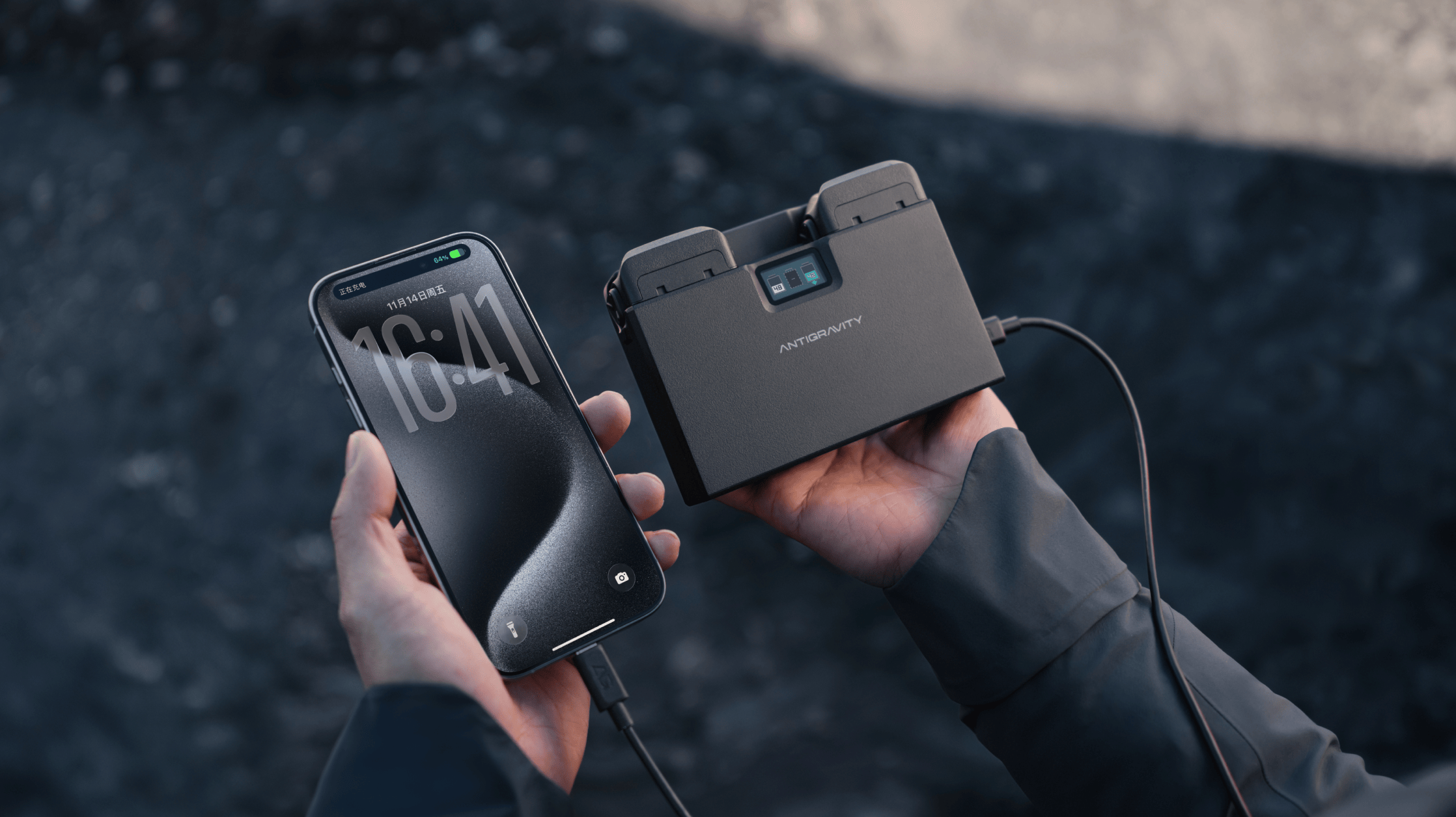 Ładowanie telefonu z huba Antigravity