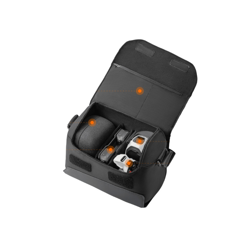 Wnętrze torby Antigravity z przegrodami na akcesoria