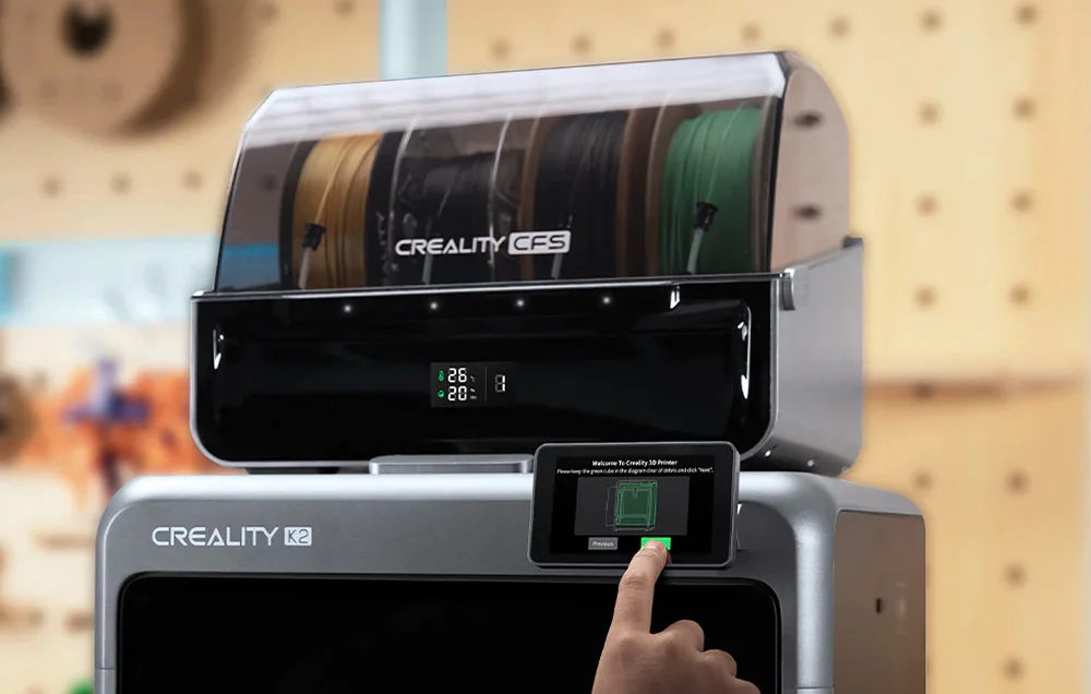 Zbliżenie na system CFS Creality umieszczony na drukarce 3D Creality K2.