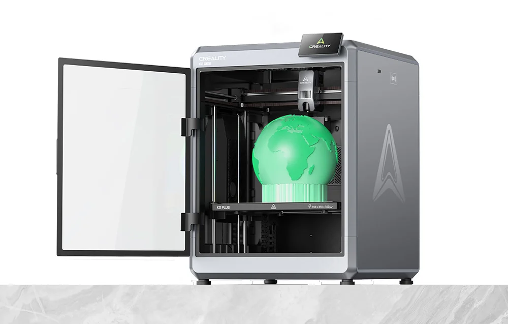 Nowoczesna, zamknięta drukarka 3D Creality K2 Plus z widocznym, dużym polem roboczym.