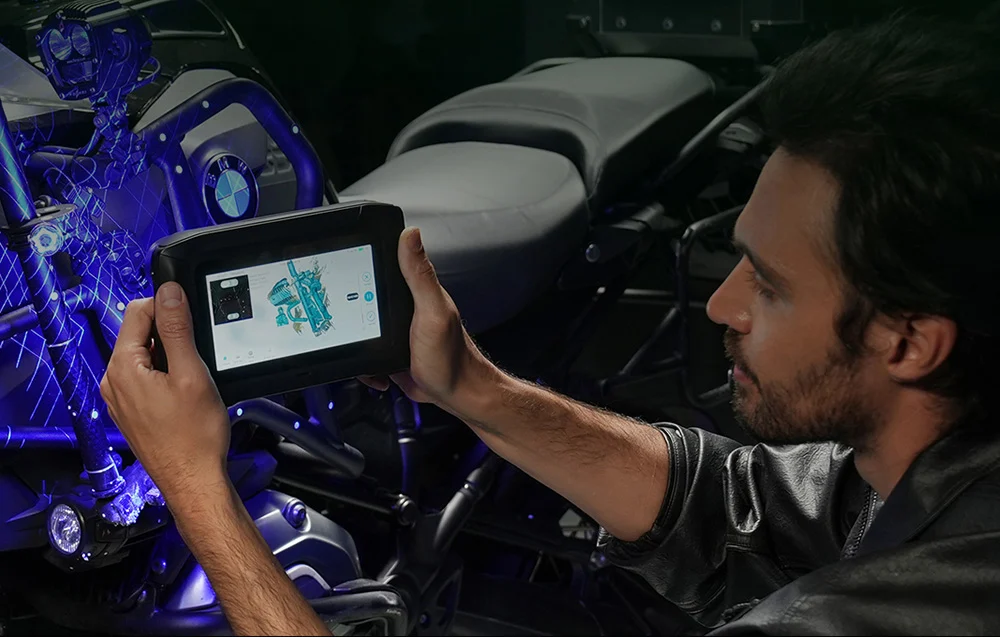 Bardzo dokładne skanowanie 3D silnika motocykla za pomocą lasera z bliska