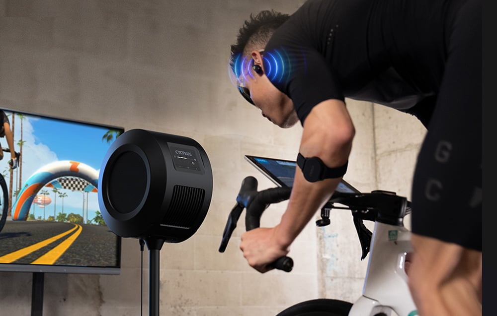 Trening rowerowy połączony z sygnałami dźwiękowymi powiadomień ze smartfona z zainstalowaną aplikacją Cycplus.
