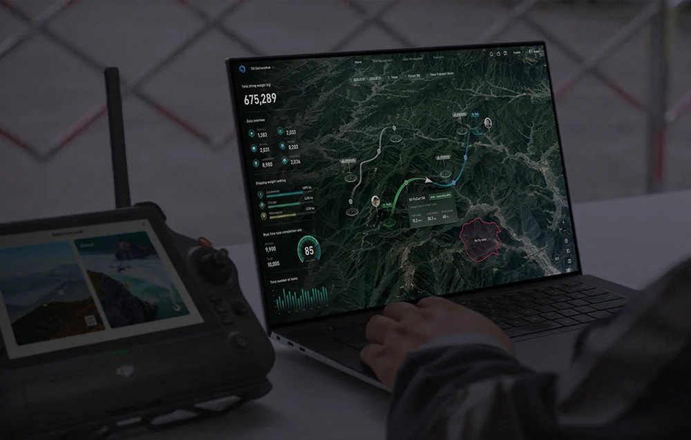 DJI FlyCart 100 – DeliveryHub na laptopie