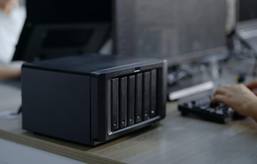 Obudowa serwerowa stojąca na biurku jako lokalny serwer FlightHub 2 AIO