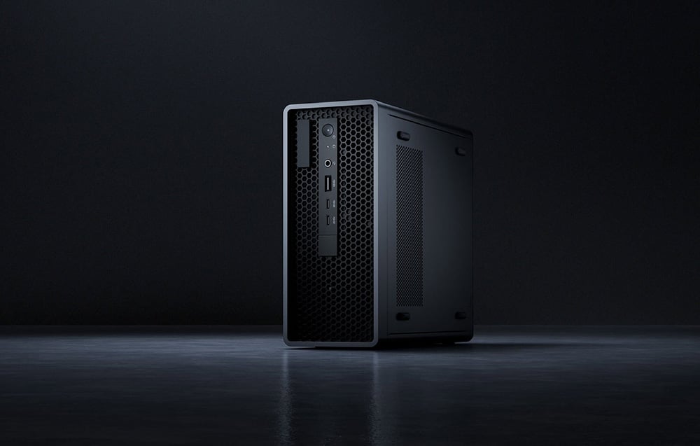 Kompaktowa stacja robocza DJI FlightHub 2 AIO na biurku z portami USB i panelem mesh