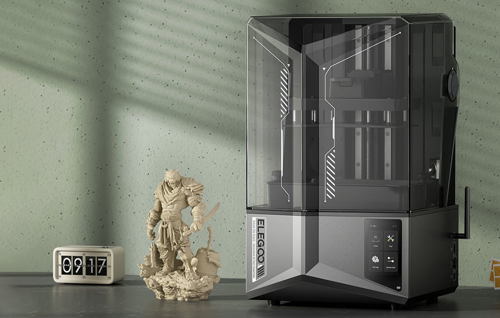 ELEGOO Saturn 4 Ultra drukarka 3D MSLA na biurku warsztatowym