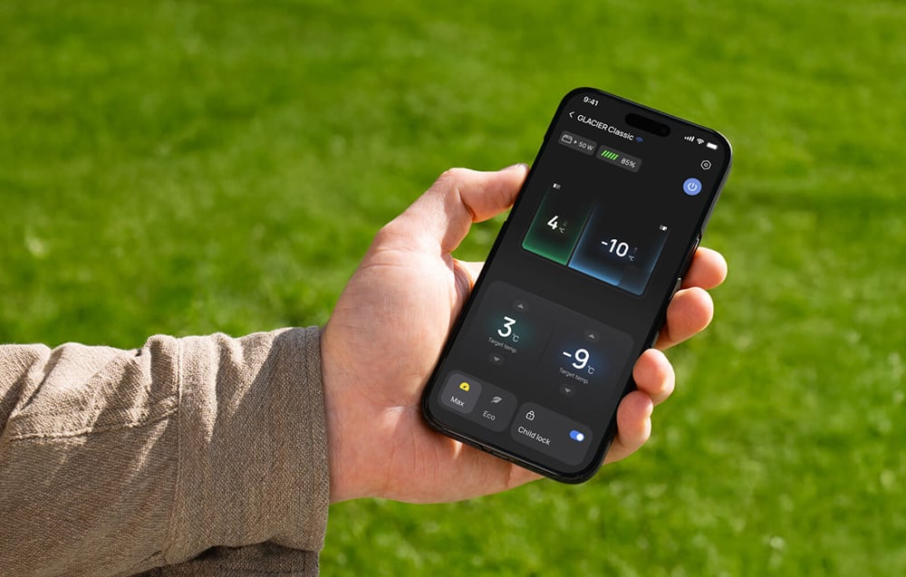 Przenośna lodówka GLACIER Classic 35 l – ukryte uchwyty i wymiary 70,6×40×40,5 cm ułatwiają transport w bagażniku.