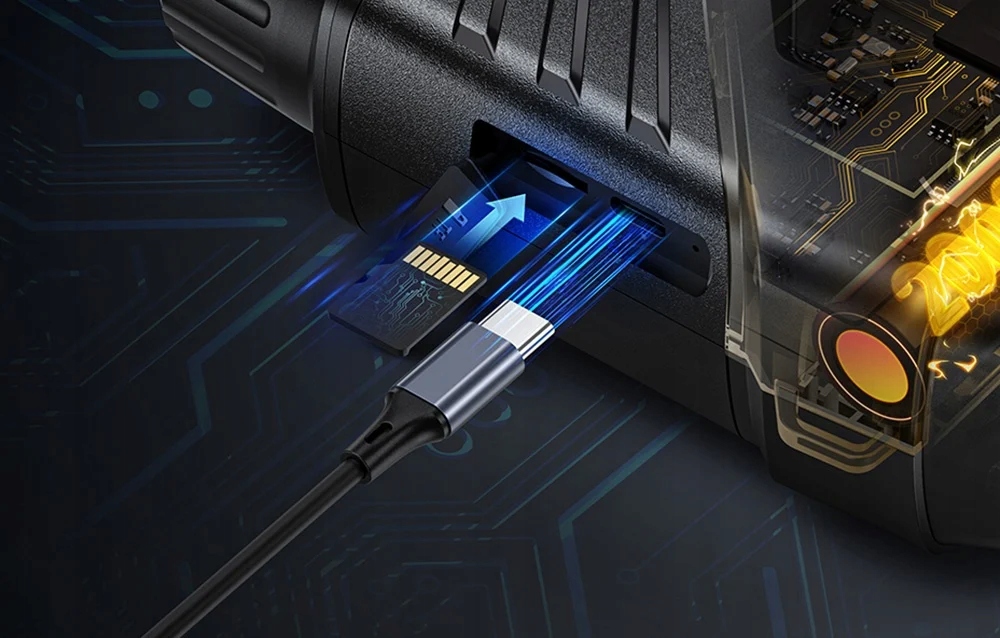 Gumowa zaślepka chroniąca port ładowania USB-C oraz ukryty slot na pamięciowe karty microSD do 32GB.
