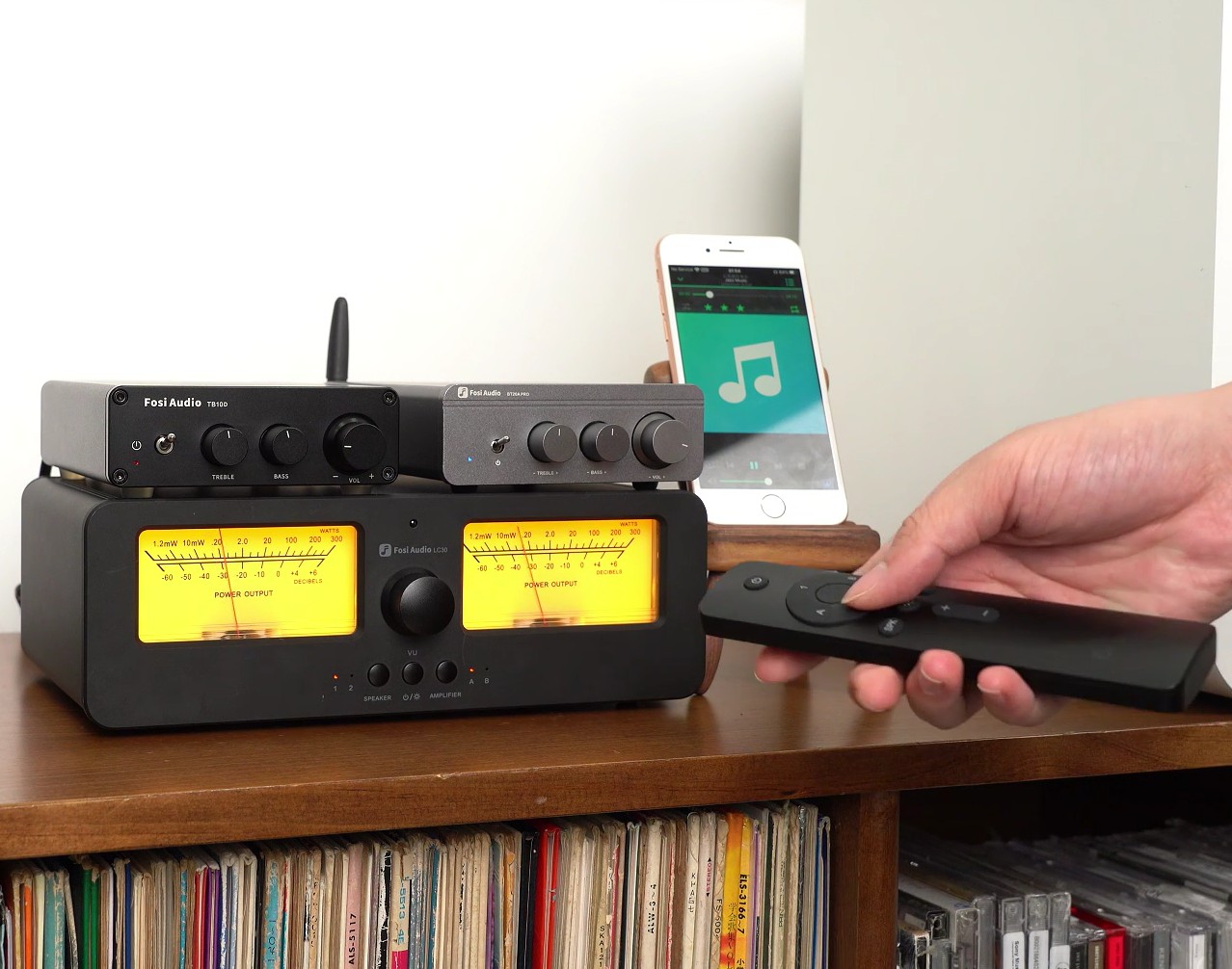 Zawartość zestawu Fosi Audio LC30 z pilotem