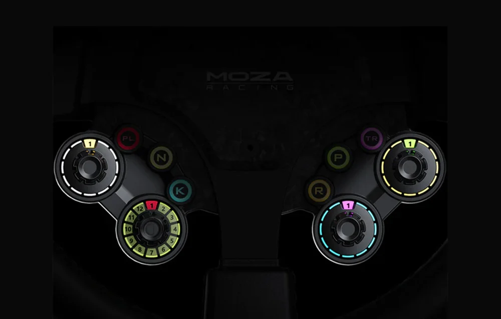 Panel przedni kierownicy Moza wykonany z kompozytu włókna węglowego CFRP z podświetlanymi przyciskami RGB.