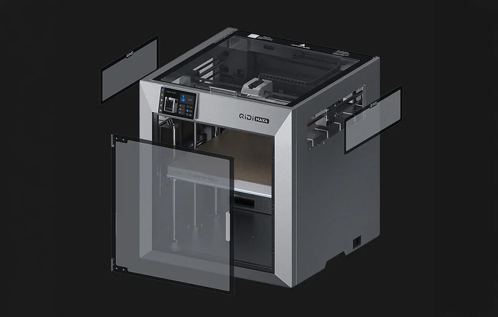 Zamknięta drukarka 3D QIDI Max 4 z przezroczystą obudową i zewnętrznym modułem zarządzania filamentem.