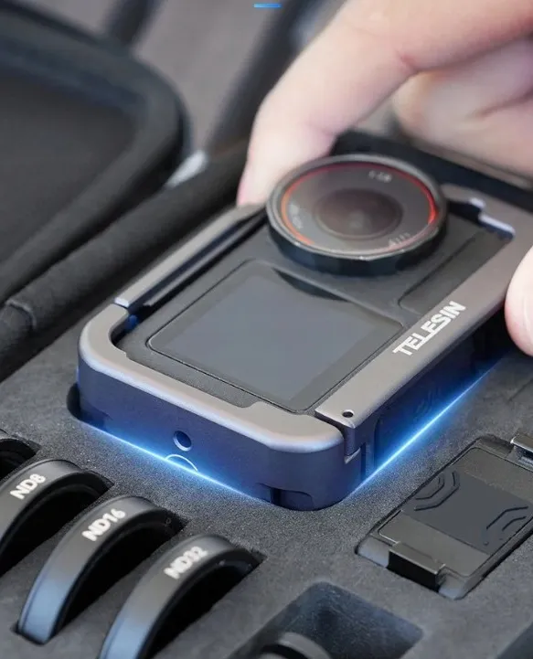 Zestaw: etui, wkładka z przegrodami i karabińczyk — komplet