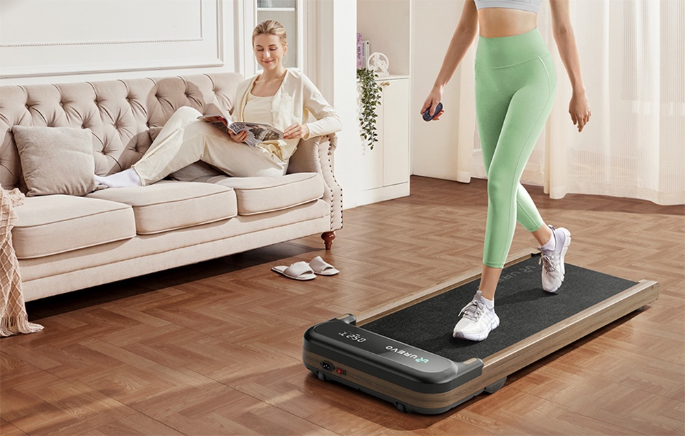 Mimo smukłej konstrukcji bieżnia wytrzymuje obciążenie 120 kg, zapewniając pełną stabilność.