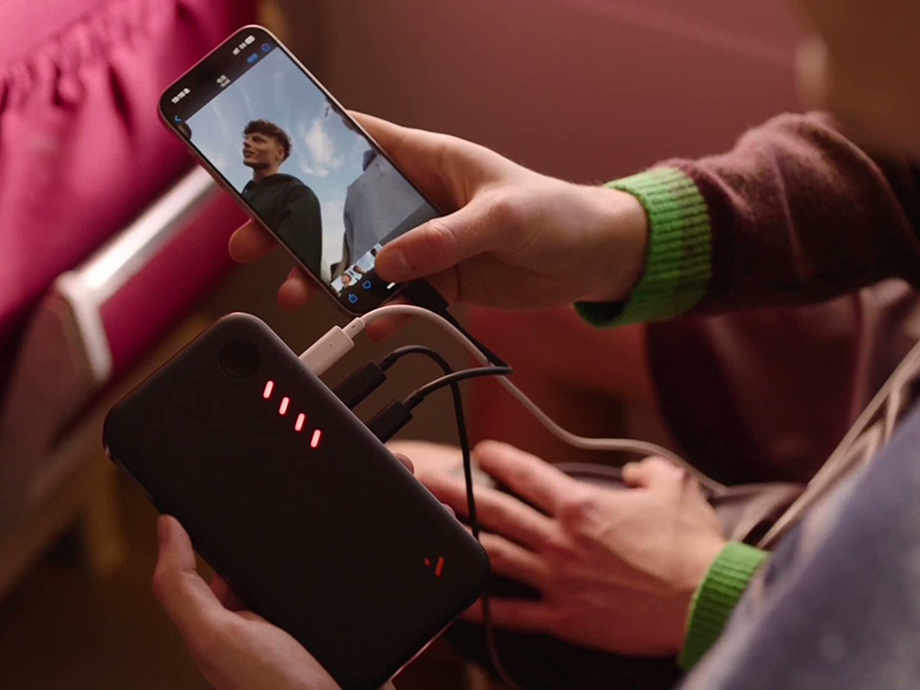 VITURE Pro Mobile Dock podłączona do różnych urządzeń przez HDMI i USB-C prezentuje wszechstronną kompatybilność
