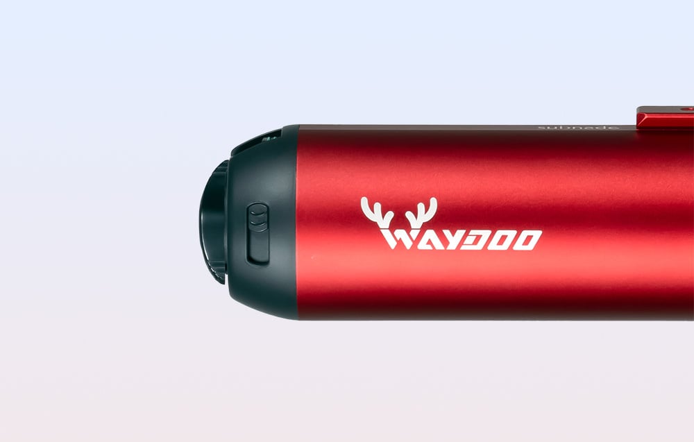 Waydoo Subnado (czerwony) – lekki skuter podwodny 1,4 m/s, zasięg do 60 m i czas pracy do 56 min.