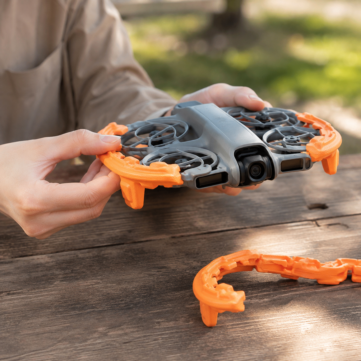 Montaż bez narzędzi pływającej osłony STARTRC na DJI Neo 2