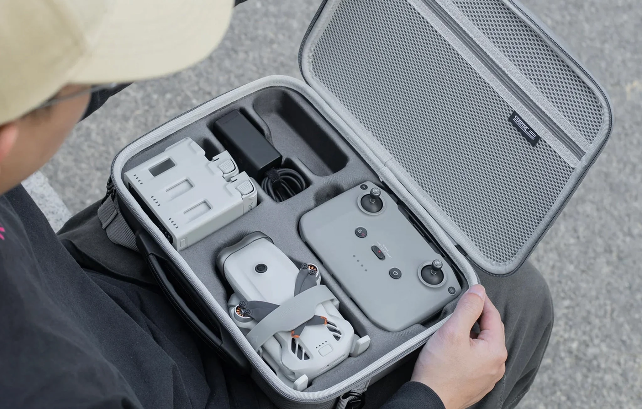 Szare etui STARTRC 12230005 przygotowane do transportu drona DJI LITO 1 i akcesoriów