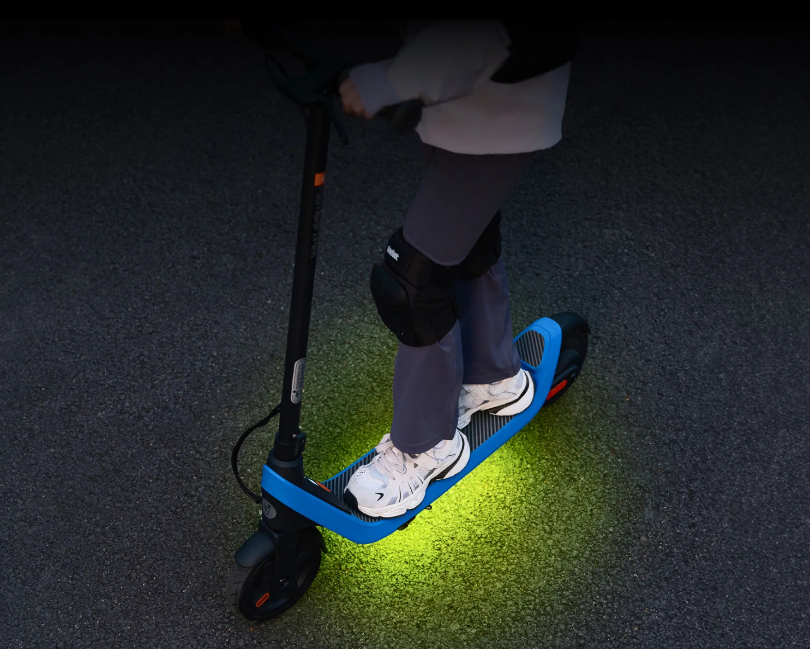 Oświetlenie RGB pod podestem