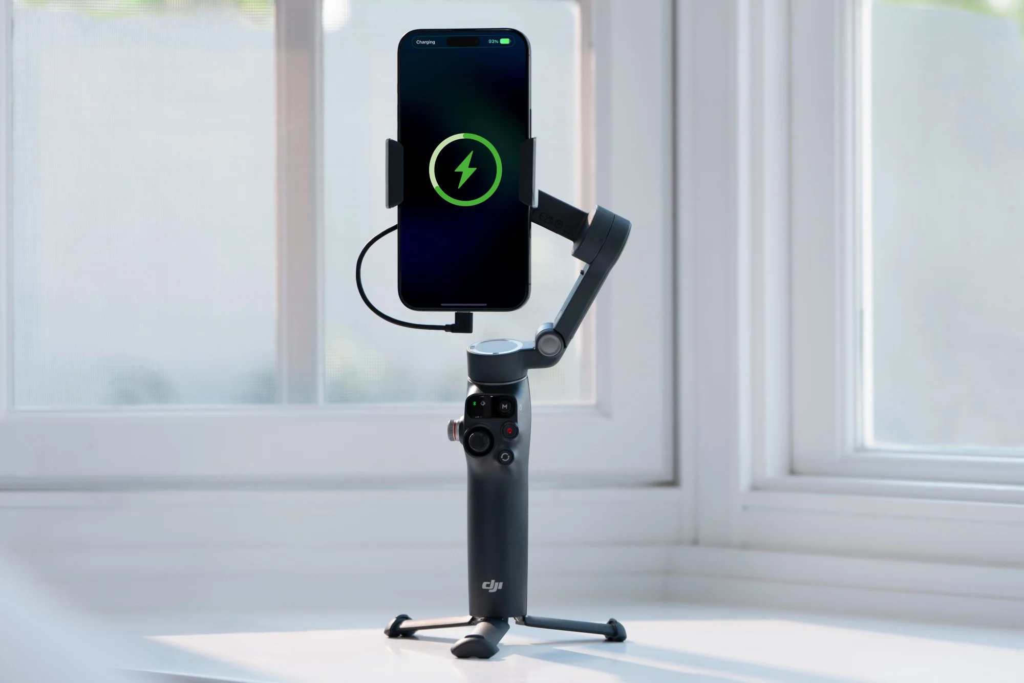 Akumulator 10 godzin pracy z jednoczesnym ładowaniem telefonu