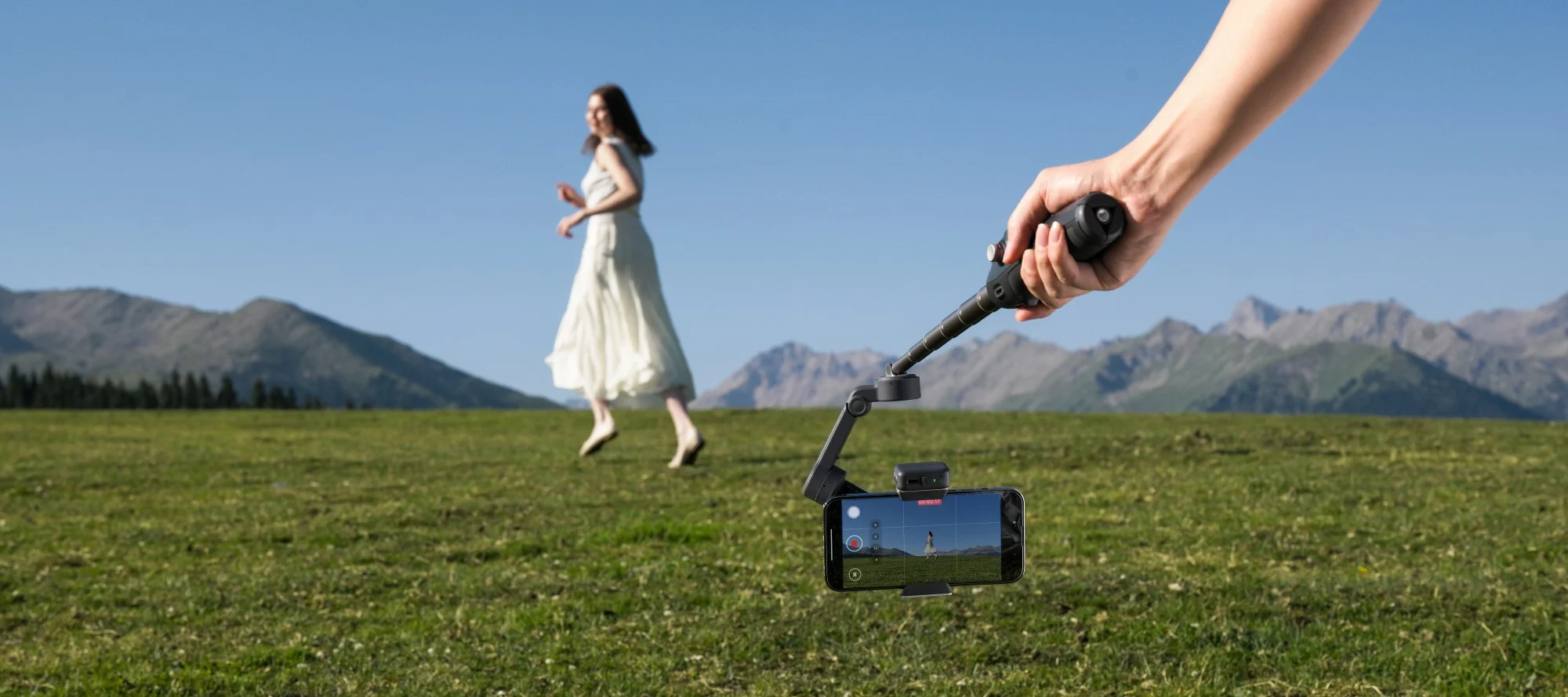 Filmowanie z niskiej perspektywy - kreatywne ujęcia z poziomu podłogi