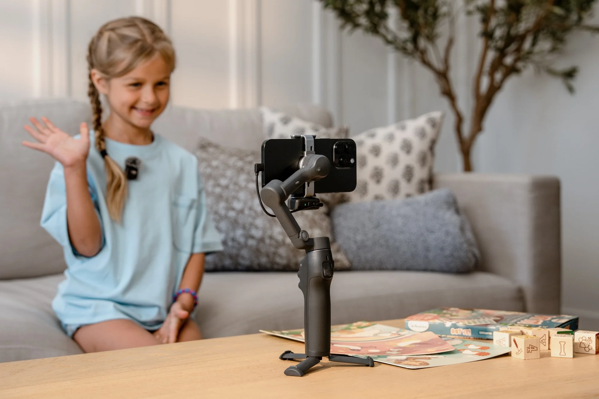 Wbudowane oświetlenie LED i kompatybilność z mikrofonami DJI Mic