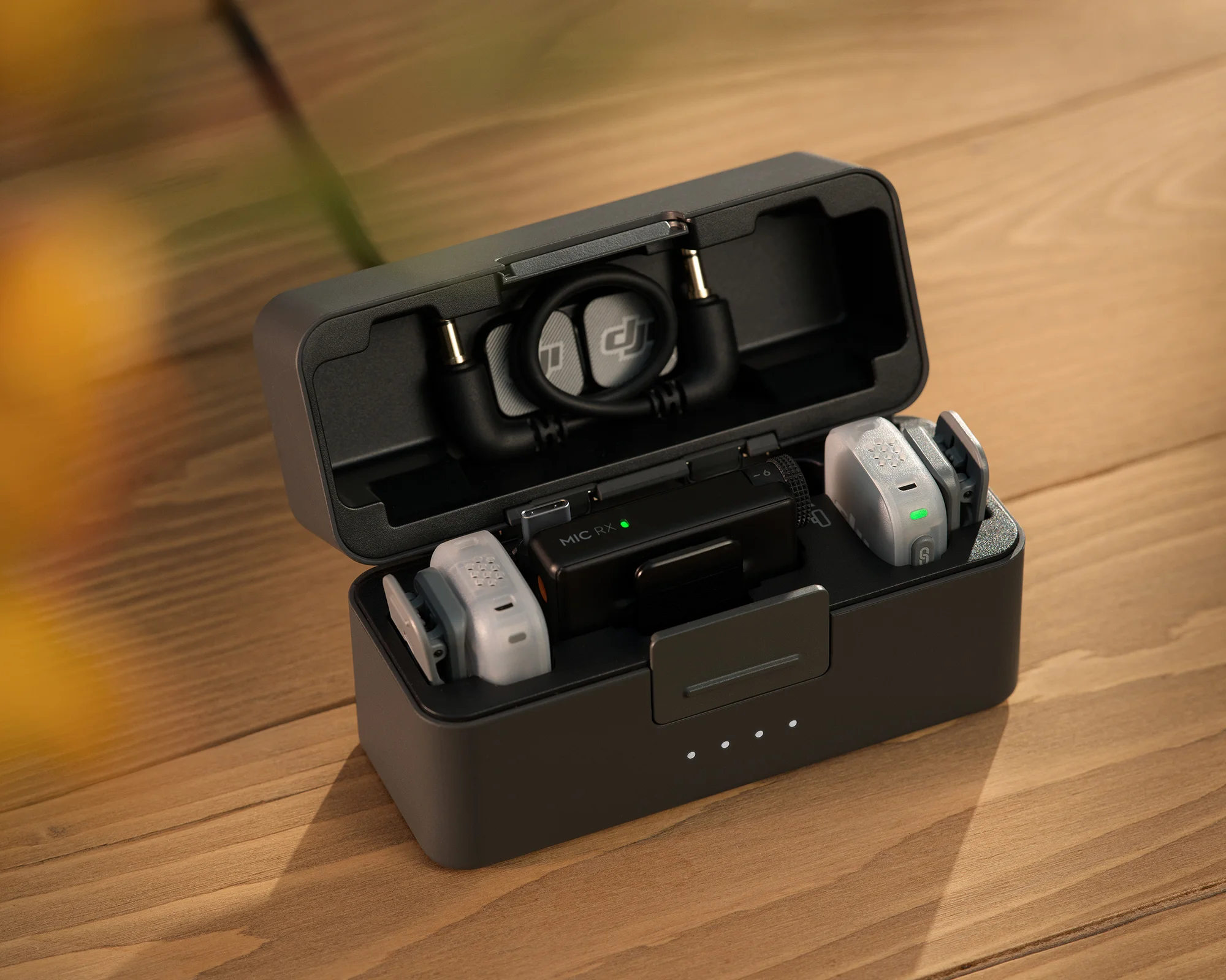 Długi czas pracy i wygoda ładowania z etui