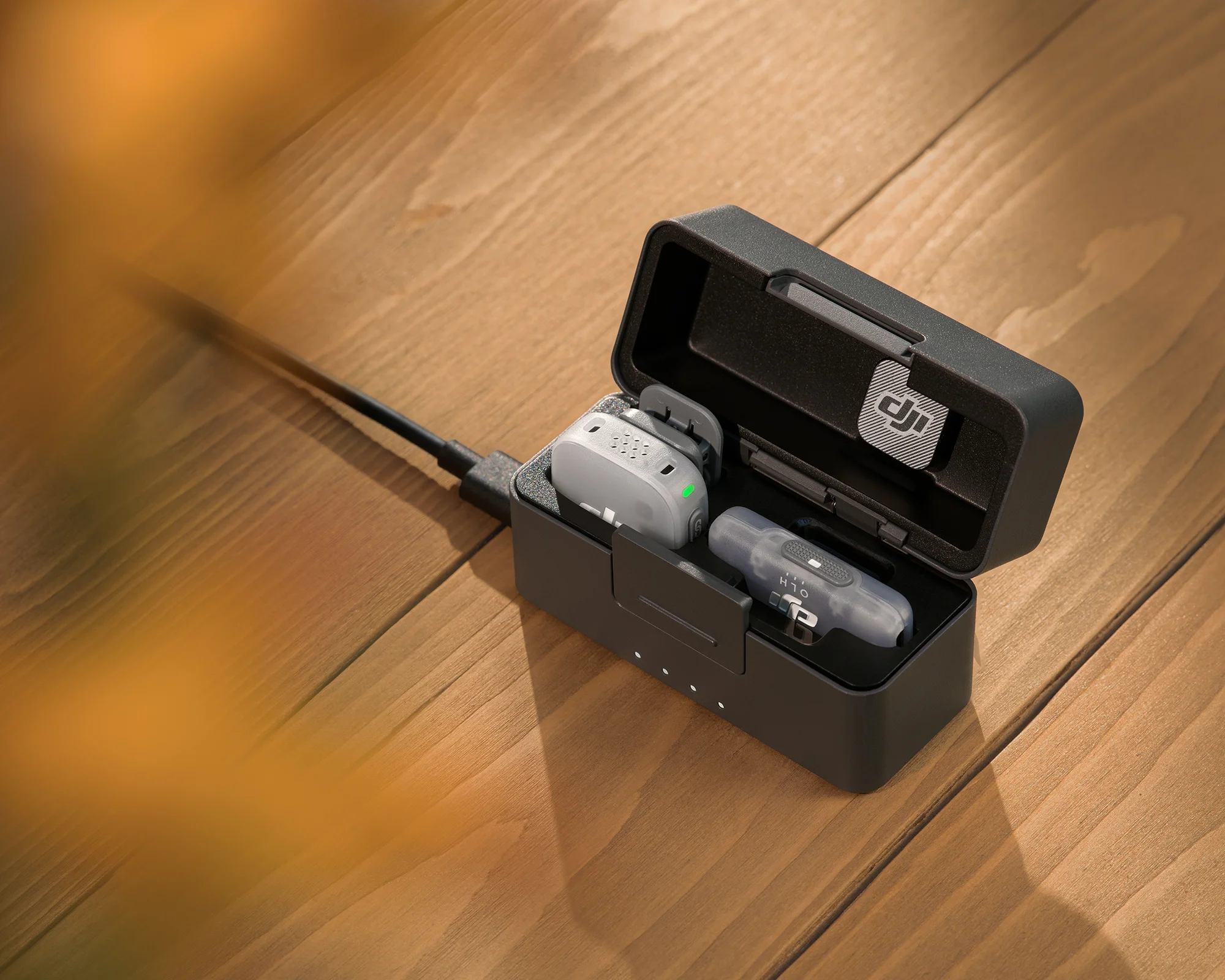 Długi czas pracy i wygodne ładowanie z etui