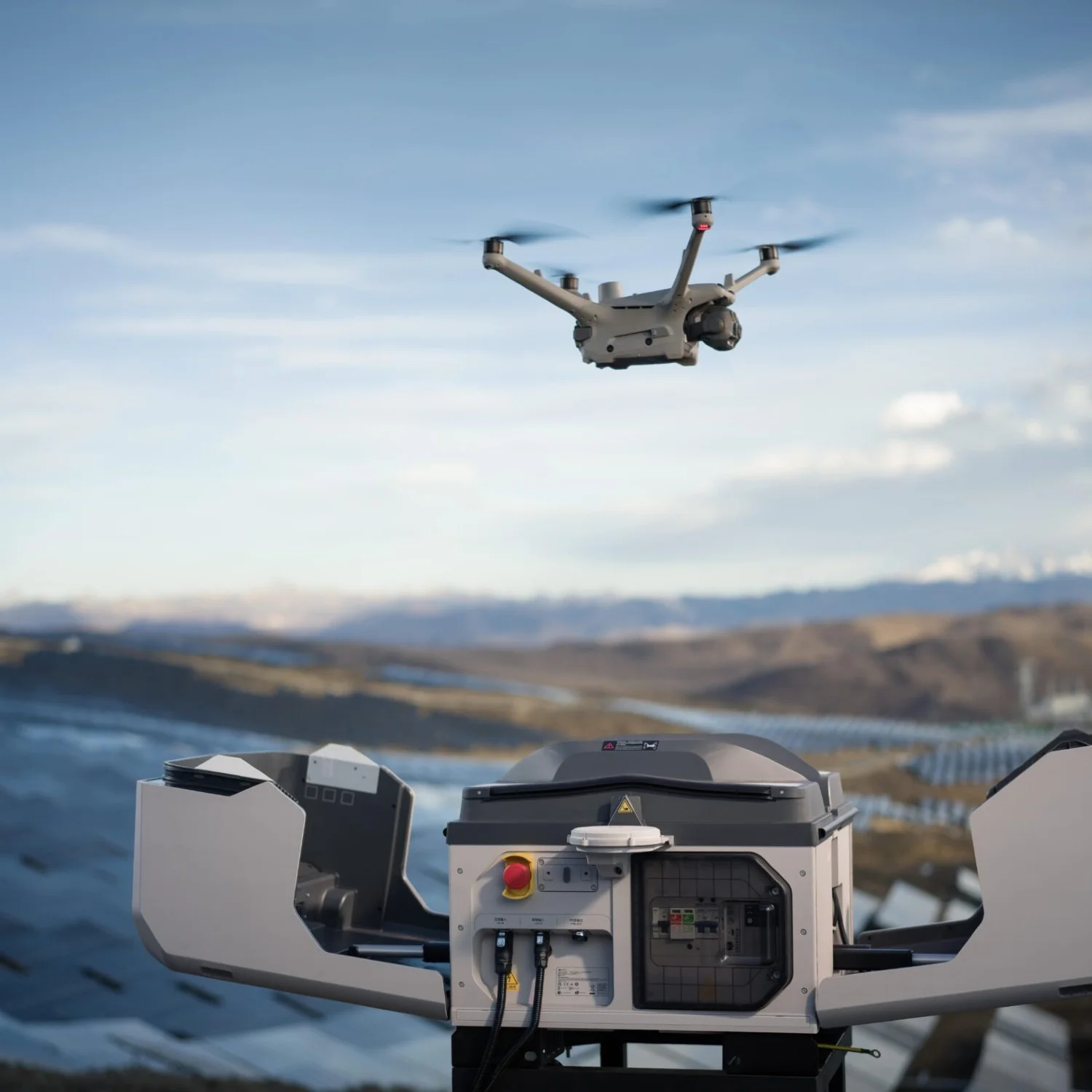 Dron startujący z DJI Dock 3