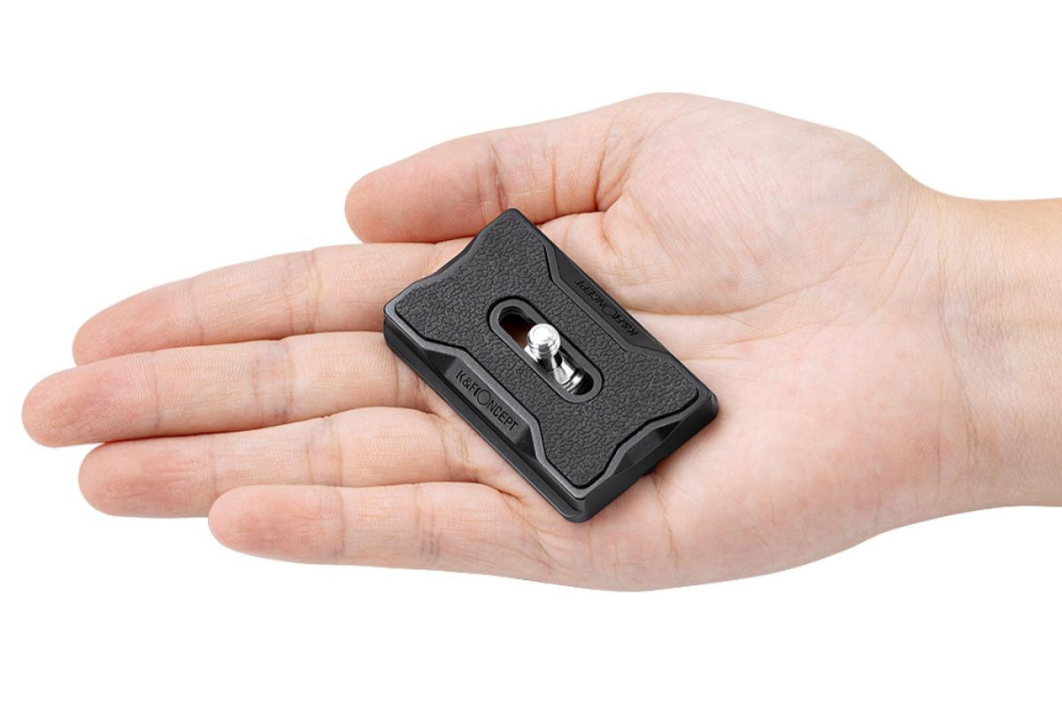 Lekka szybkozłączka K&F Concept KF31.030 o wadze około 27 gramów
