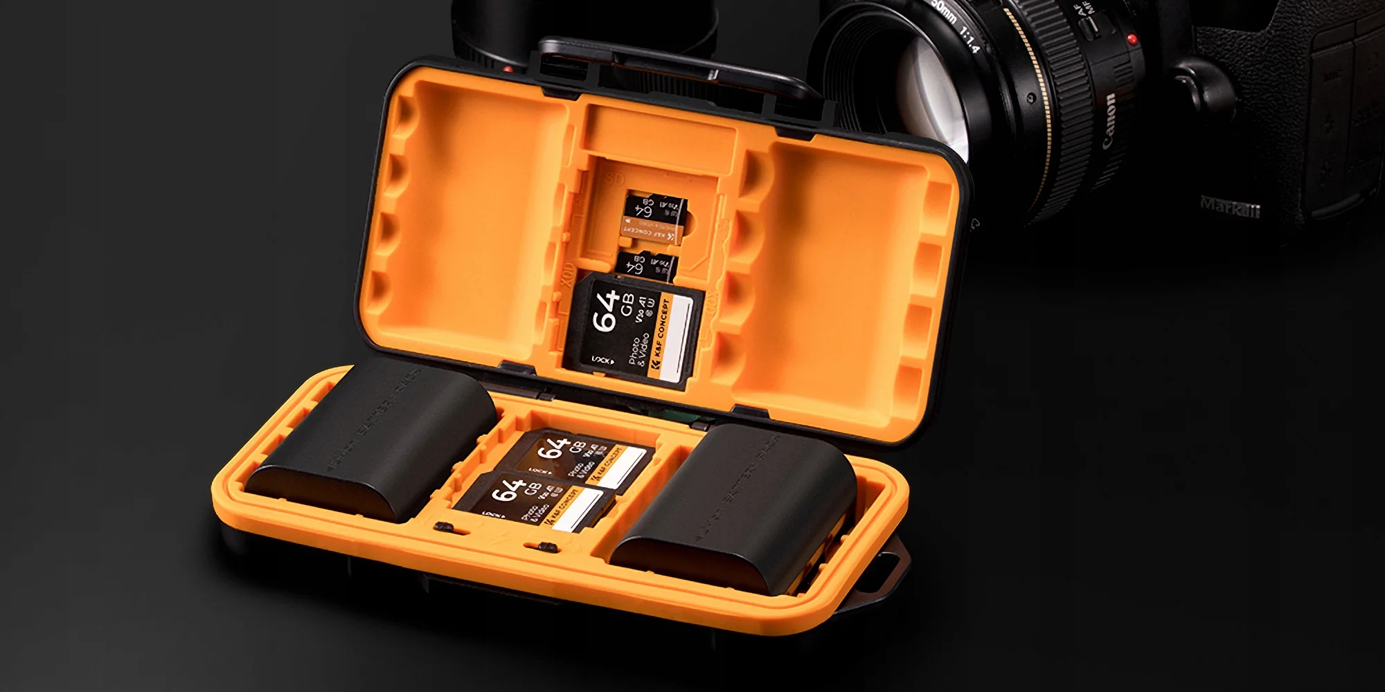 Wnętrze etui K&F Concept KF31.079 z miejscem na karty i akumulatory