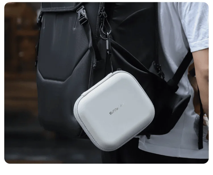 Lekki futerał Sunnylife do DJI Osmo Nano przypięty karabińczykiem do torby lub plecaka