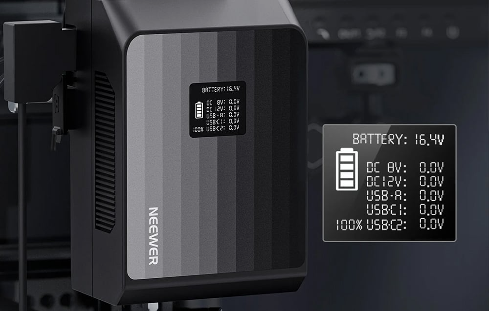 Ekran OLED akumulatora NEEWER PS099EP pokazujący parametry zasilania