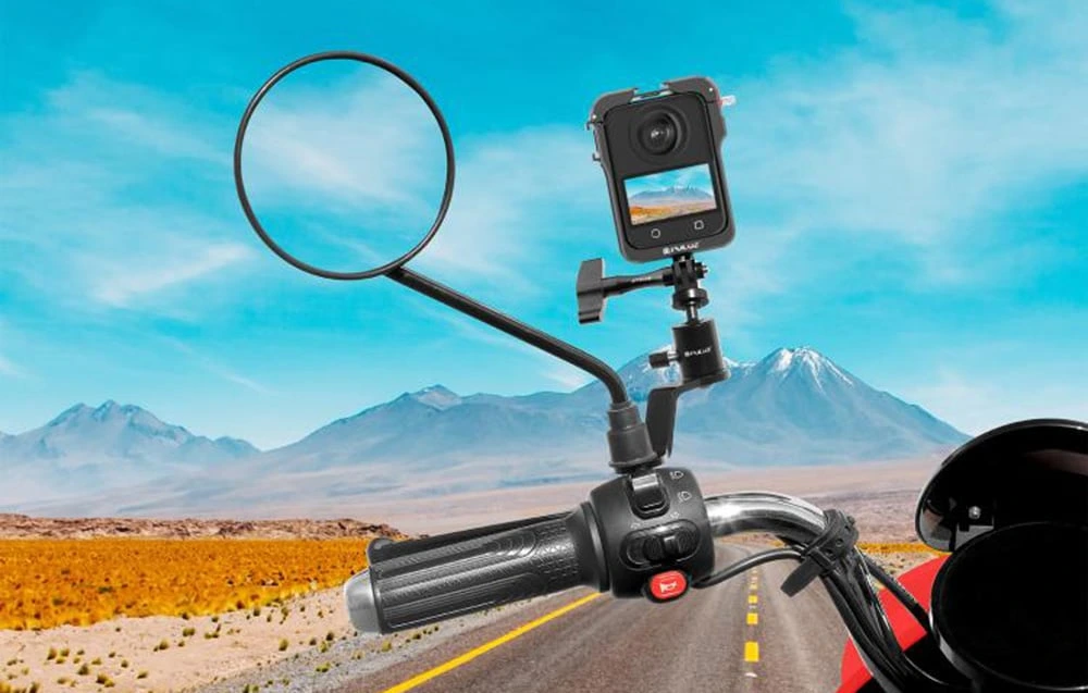 Uchwyt PULUZ PU1056B do kamery sportowej zamontowany przy lusterku motocykla