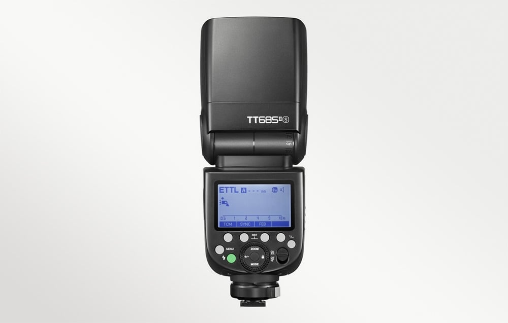 Godox TT685IIO z podświetlanym ekranem LCD i panelem sterowania