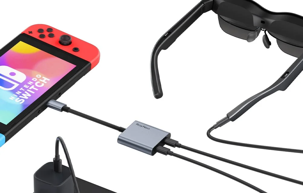 Adapter RayNeo USB-C 4K 60Hz podłączony do konsoli i okularów XR