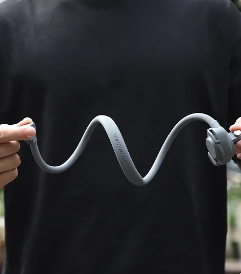 Elastyczna konstrukcja mocowania na szyję Sunnylife ZJ847