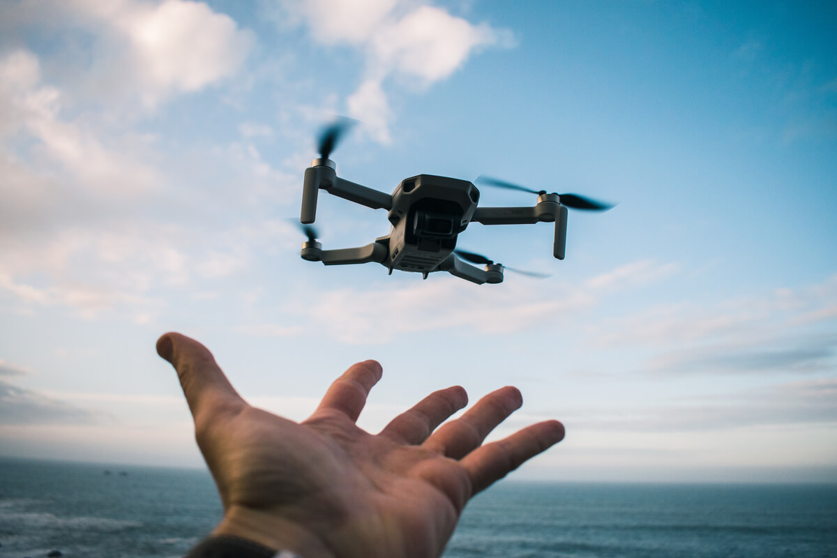 Follow Me: Jak działa ta funkcja w dronach i jakie są jej zastosowania?