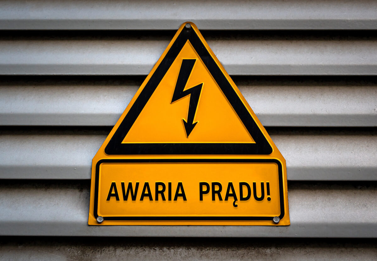 Zabezpieczenie domu przed awarią prądu: jak stacja zasilania może uratować sytuację?