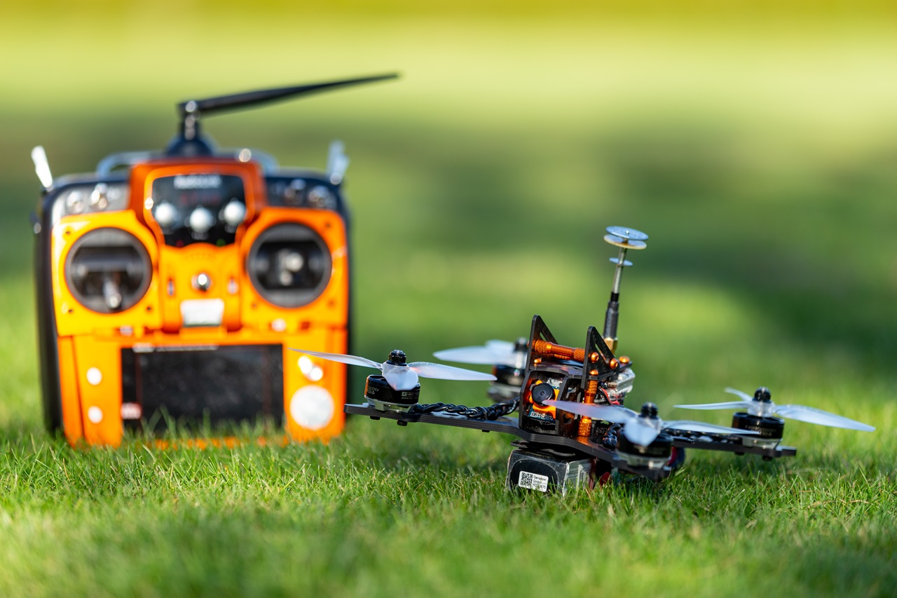 Podniebne wyścigi - świat profesjonalnych zawodów dronowych